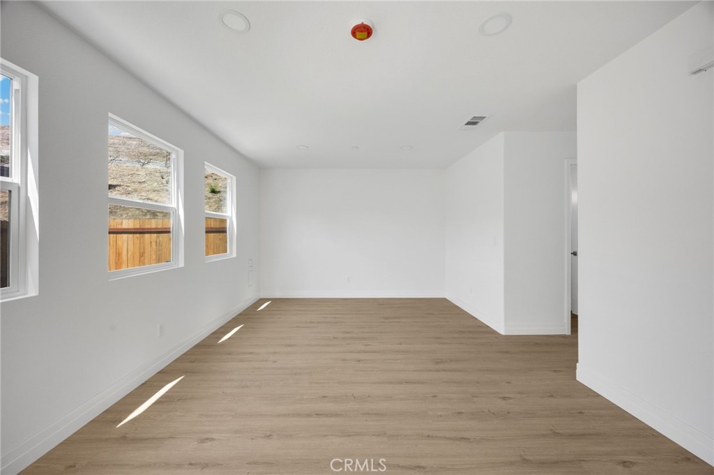 2140 N California Property Photo 10