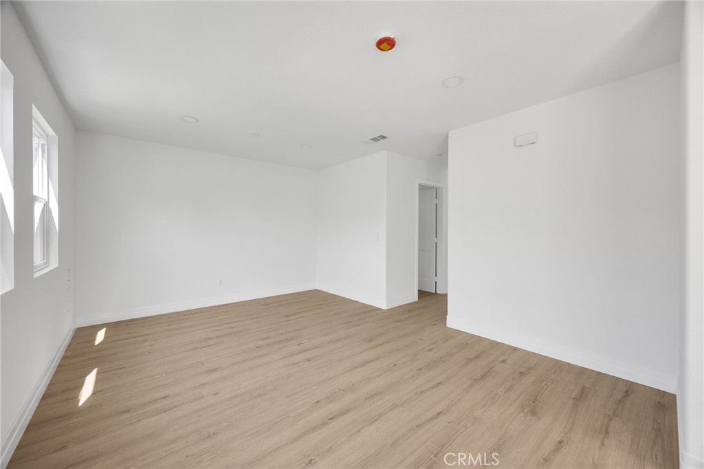 2140 N California Property Photo 11