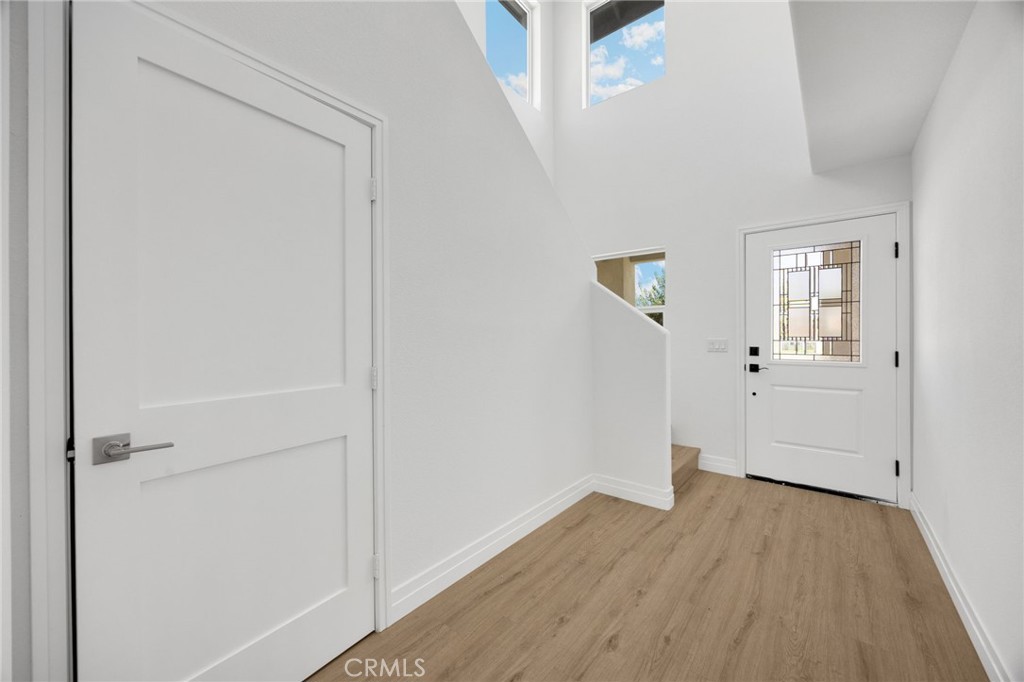 2140 N California Property Photo 13