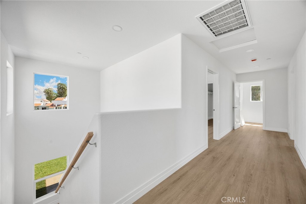 2140 N California Property Photo 15