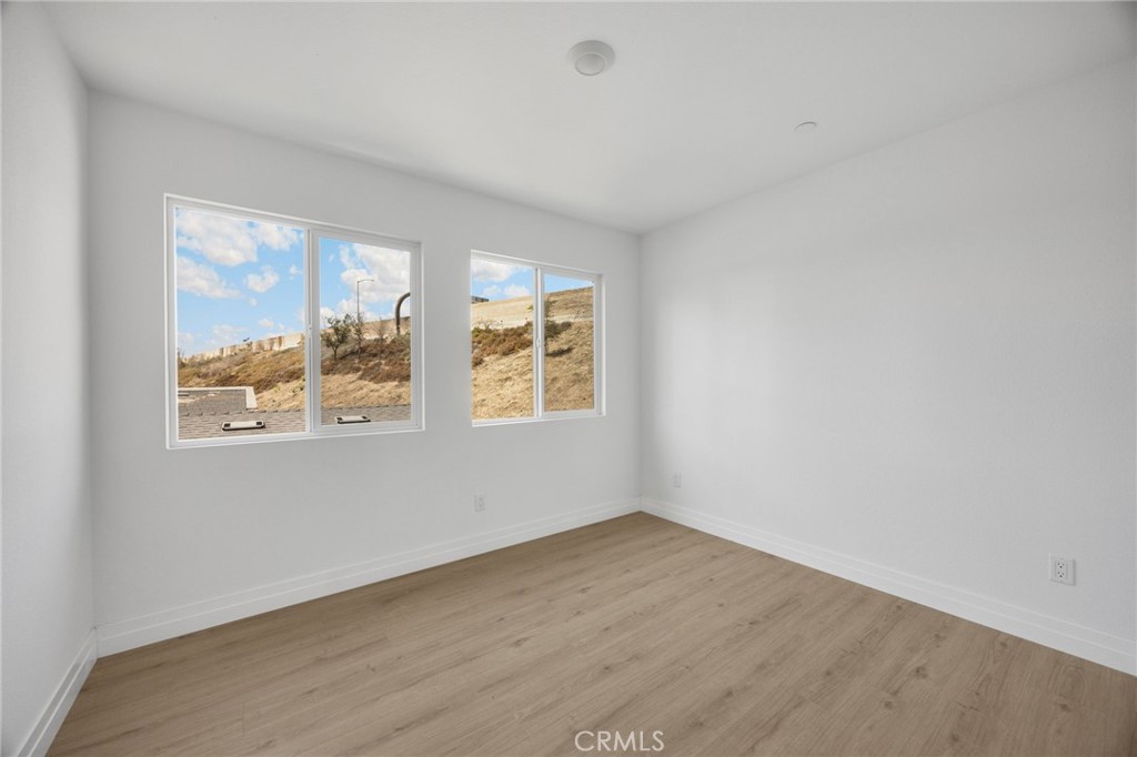 2140 N California Property Photo 16