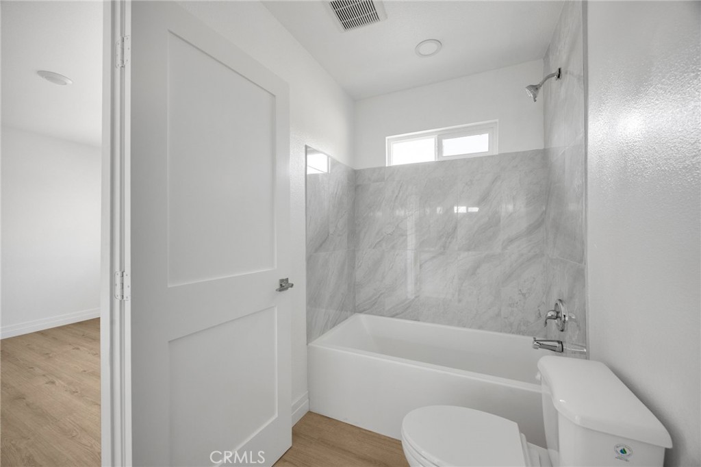 2140 N California Property Photo 18