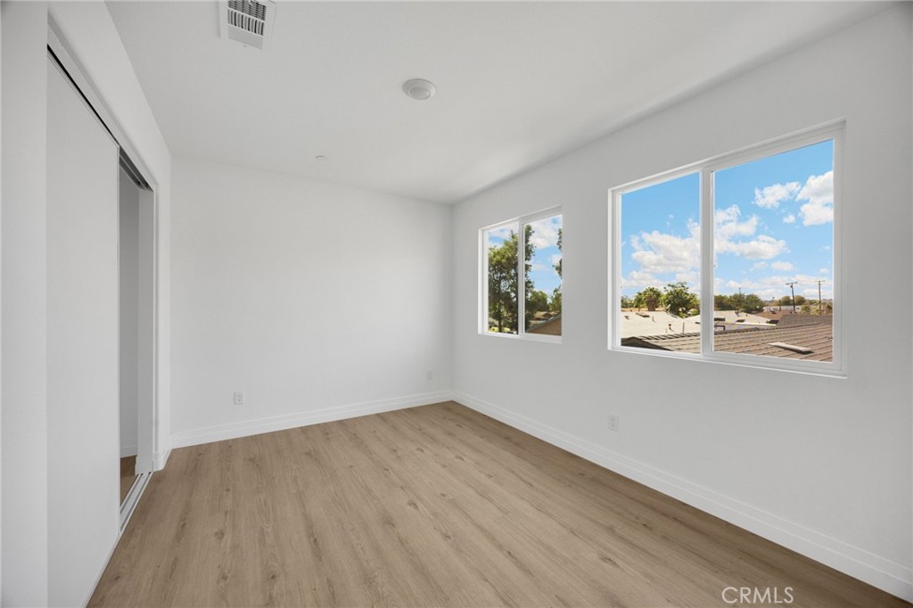 2140 N California Property Photo 19