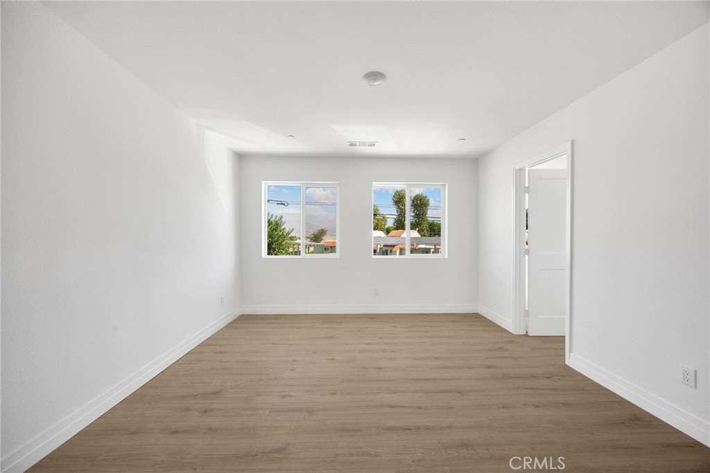 2140 N California Property Photo 21