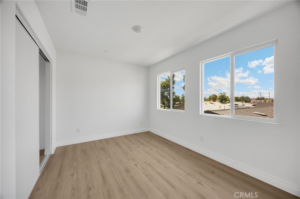 2140 N California Property Photo 21
