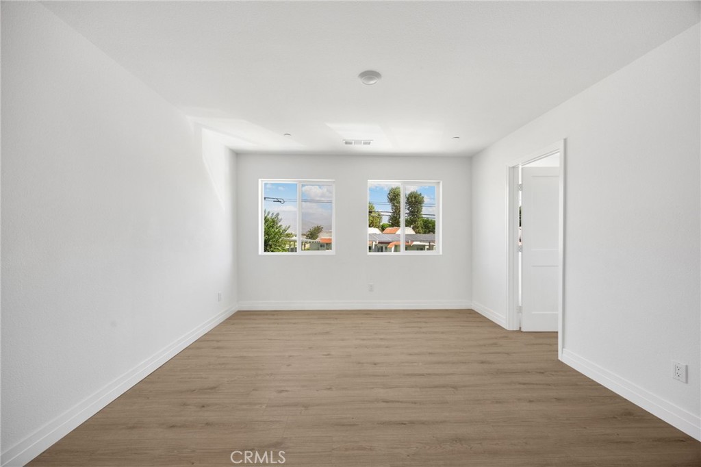 2140 N California Property Photo 23