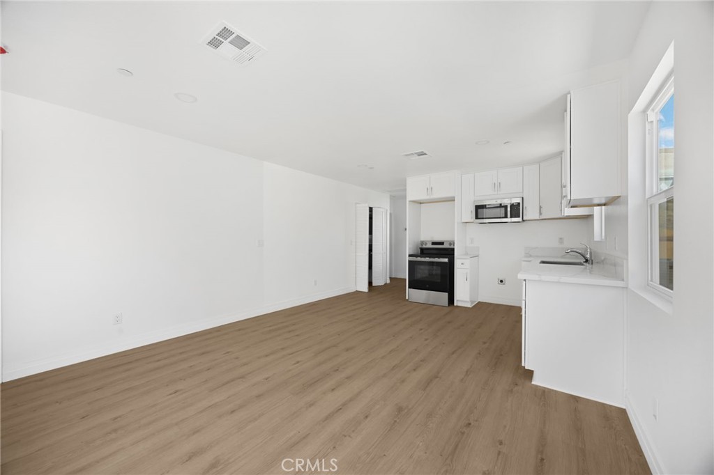2140 N California Property Photo 26