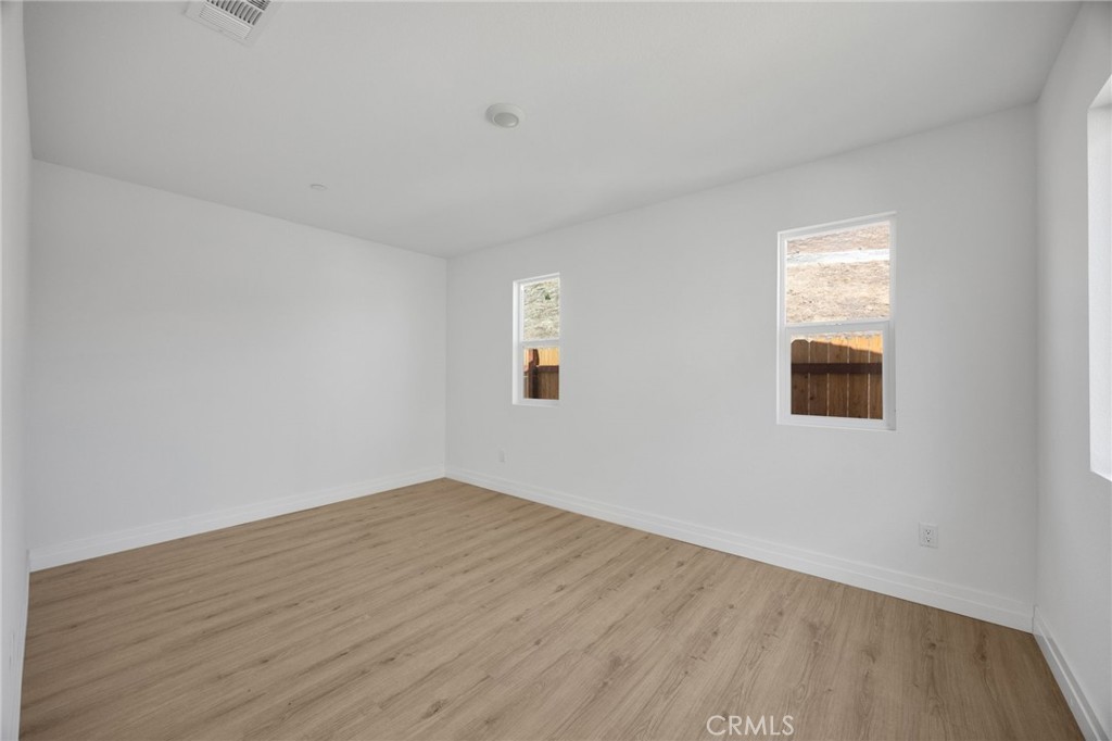 2140 N California Property Photo 28