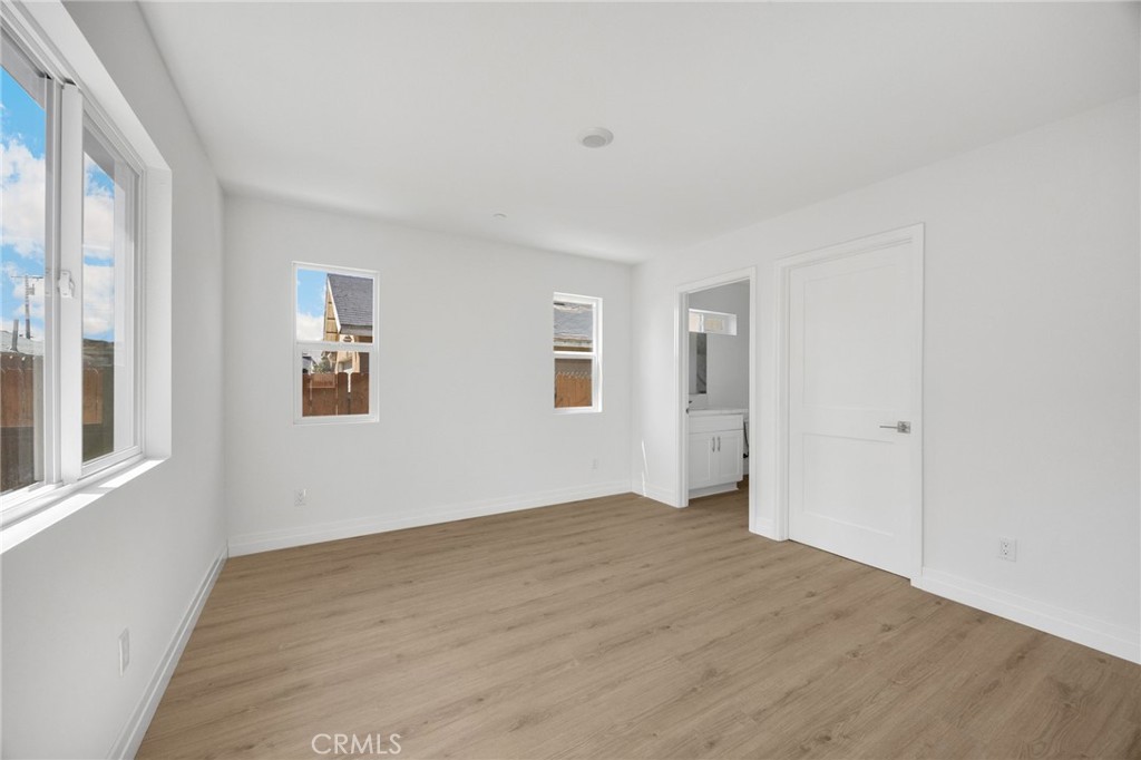 2140 N California Property Photo 33