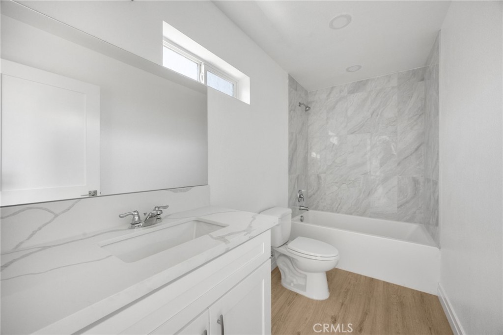 2140 N California Property Photo 34