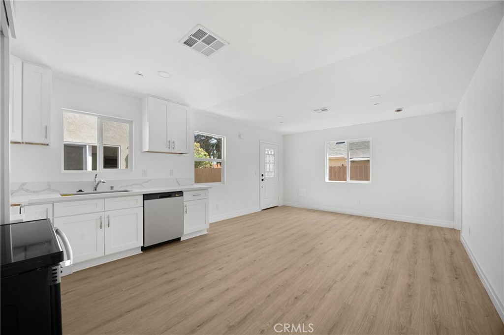 2140 N California Property Photo 35