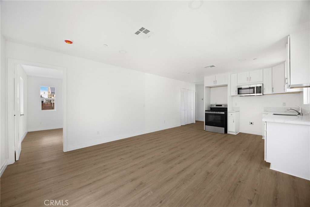 2140 N California Property Photo 36