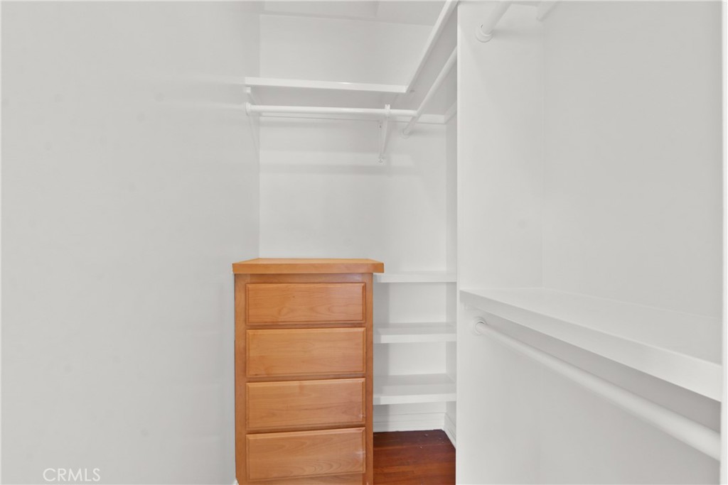 1131 E 2nd Property Photo 25