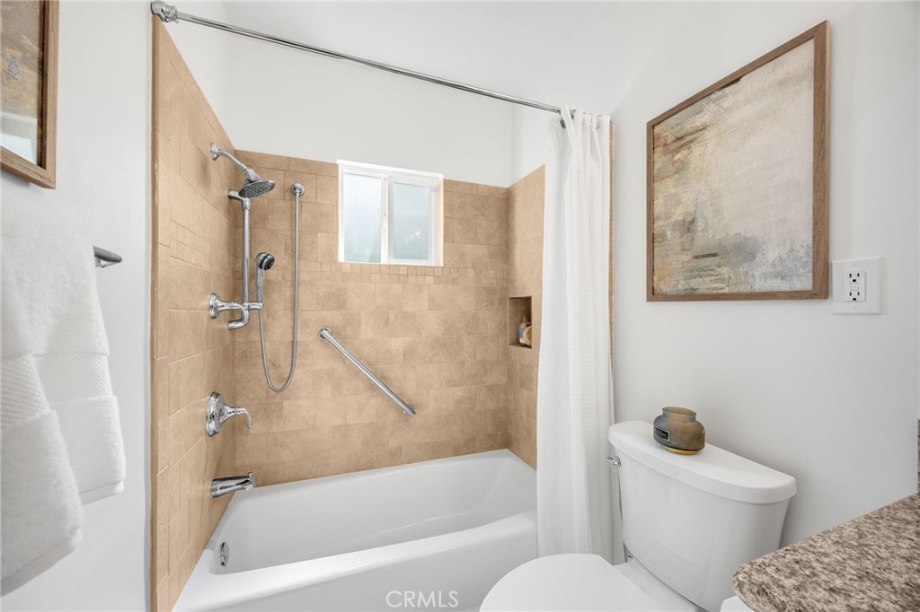 308 W 10th Street Property Photo 29