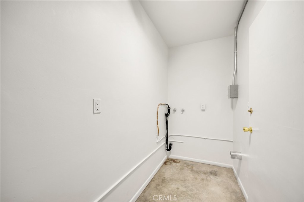 308 W 10th Street Property Photo 34