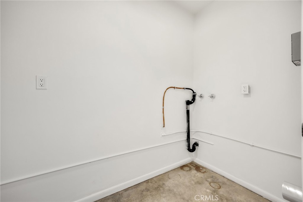 308 W 10th Street Property Photo 35