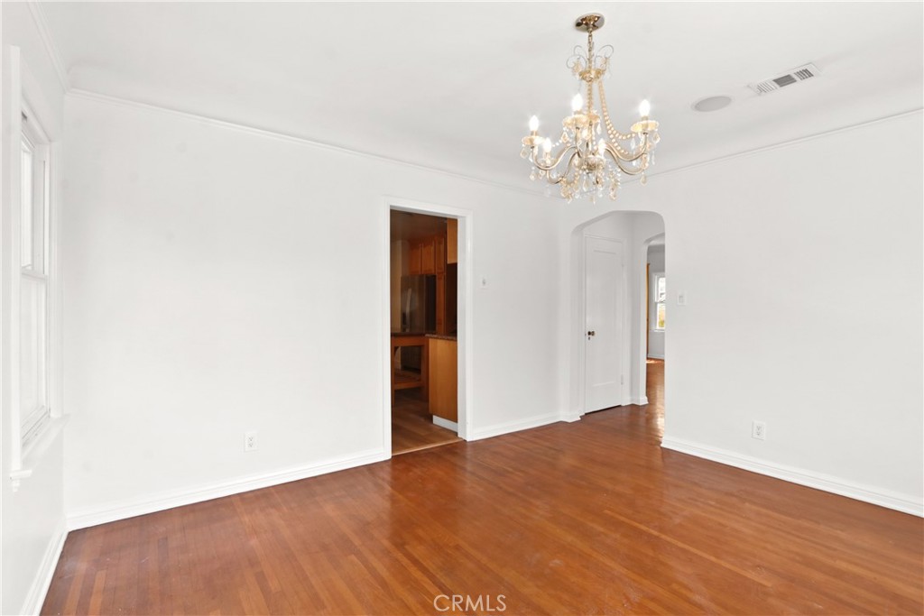 1131 E 2nd Property Photo 28