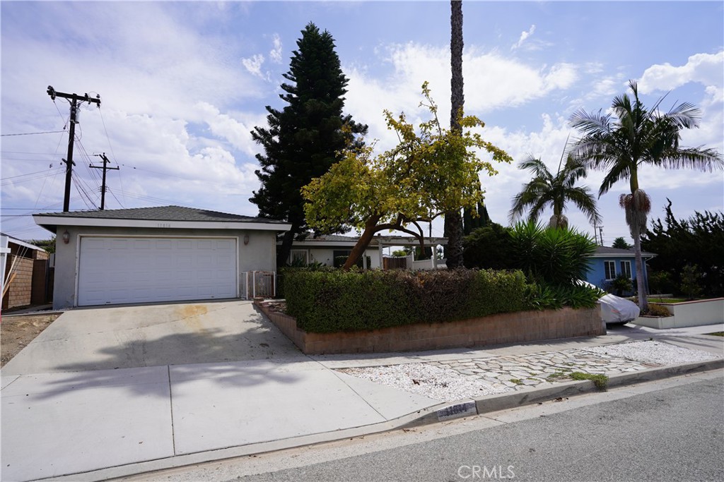 11814 Mayes Drive Property Photo 1