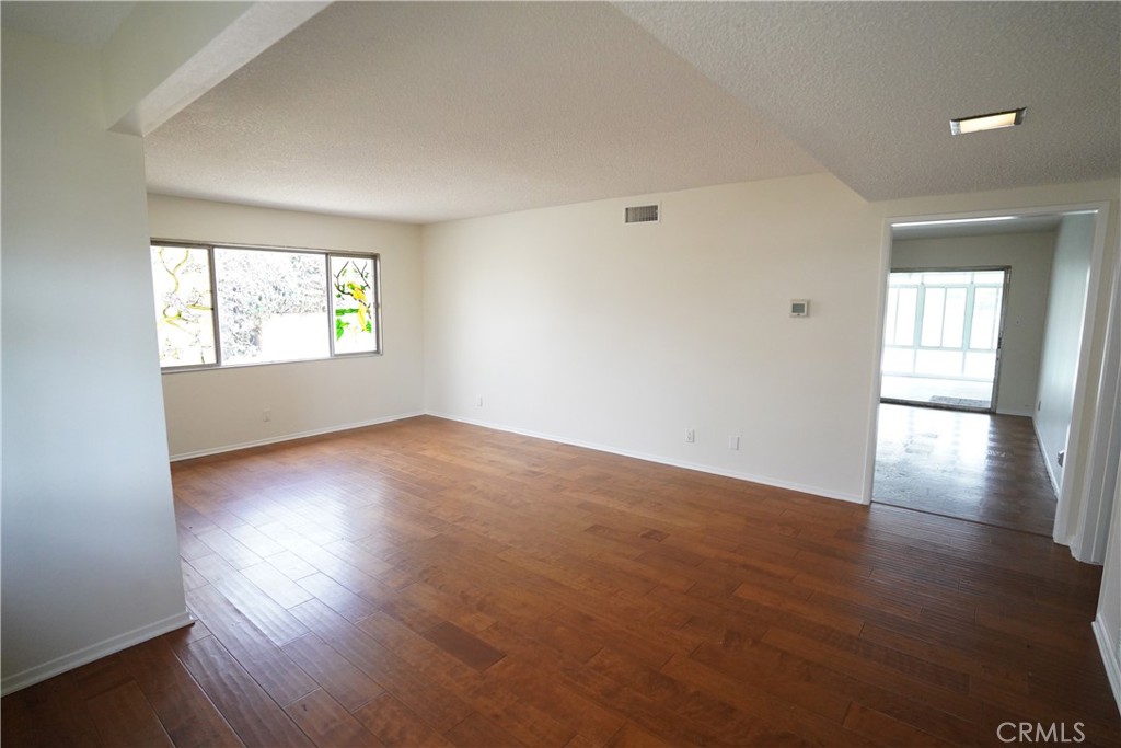 11814 Mayes Drive Property Photo 2