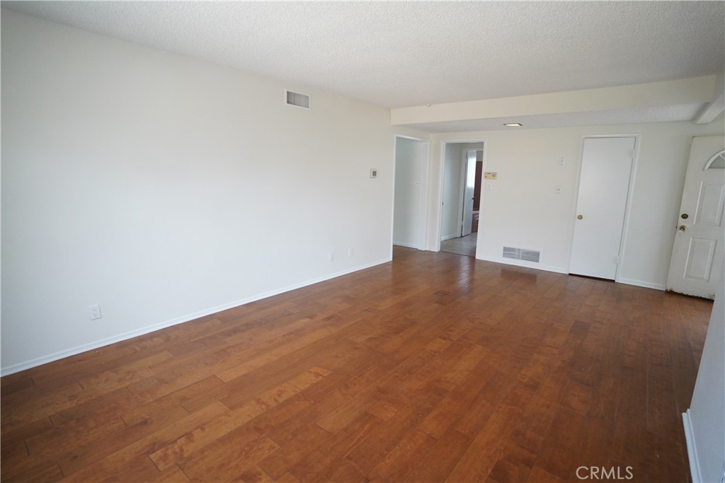 11814 Mayes Drive Property Photo 3