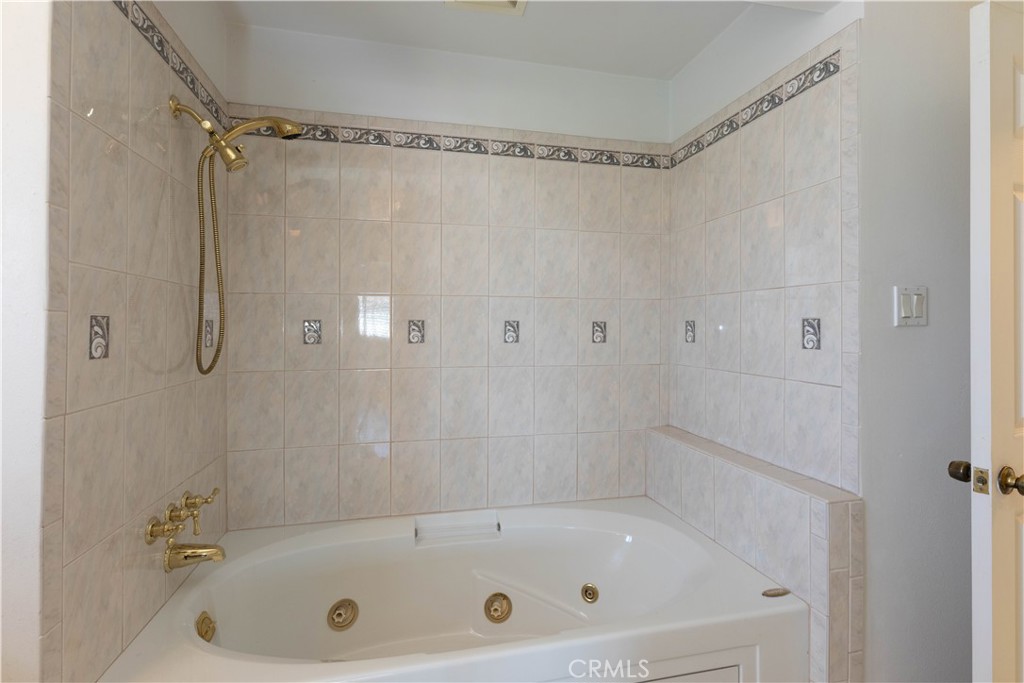1306 W 25th Property Photo 29