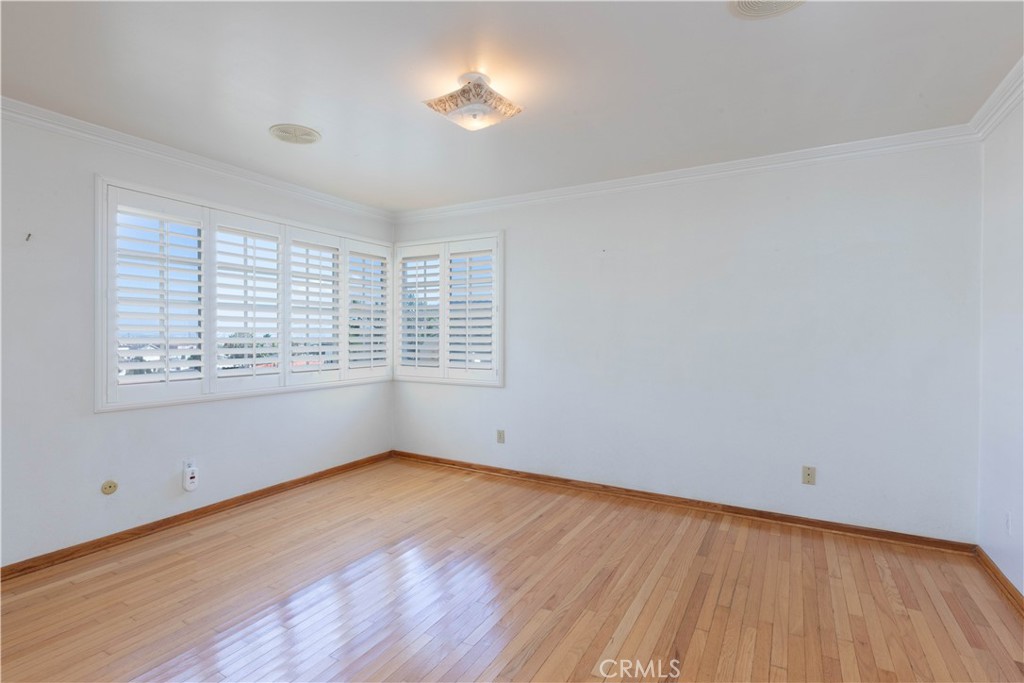1306 W 25th Property Photo 33