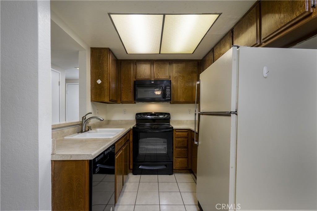 435 W 9th E1 Property Photo 5