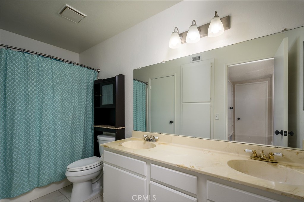 435 W 9th E1 Property Photo 9