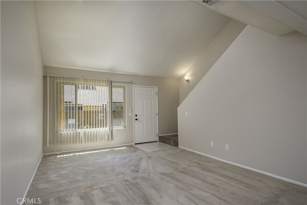 435 W 9th E1 Property Photo 4