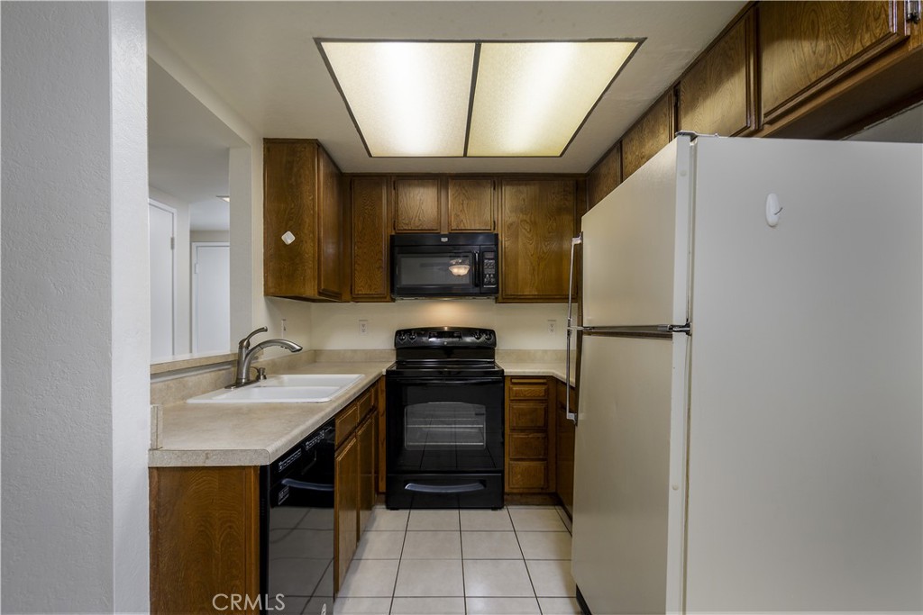 435 W 9th E1 Property Photo 9
