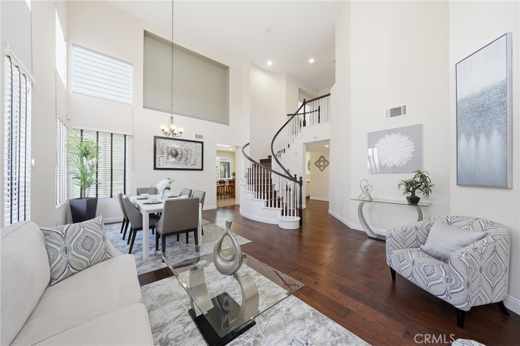 16233 Fieldcrest Court Property Photo 3