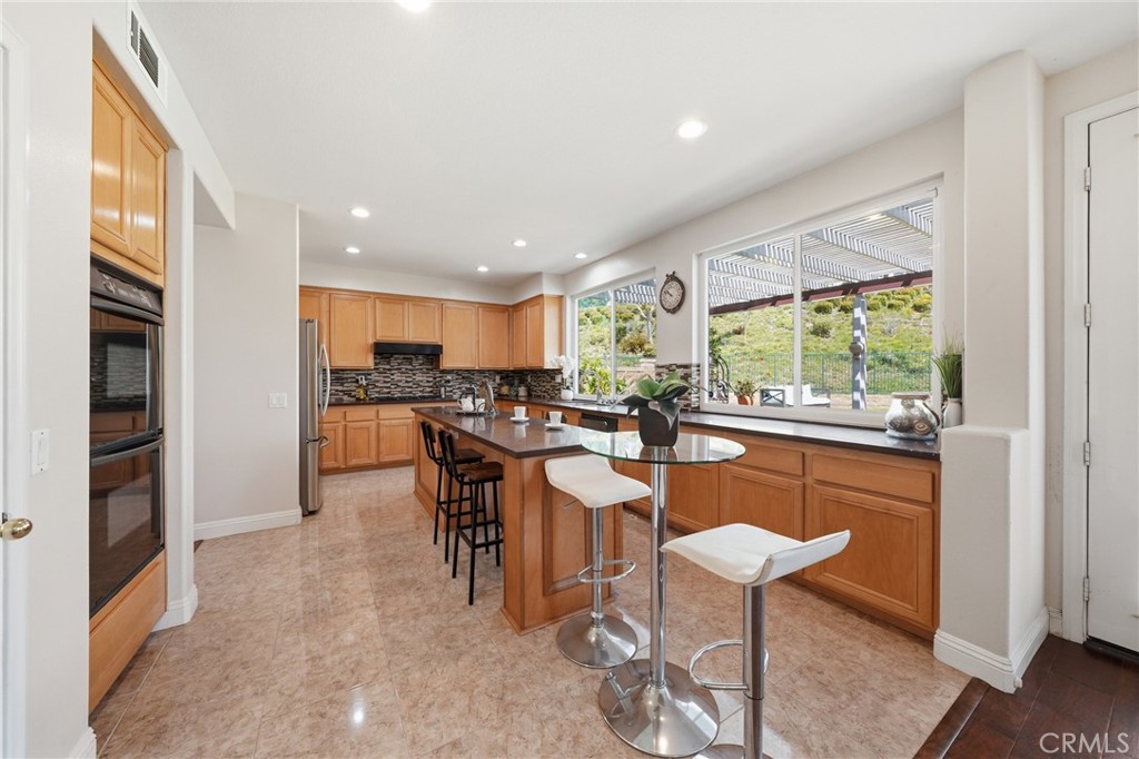 16233 Fieldcrest Court Property Photo 8