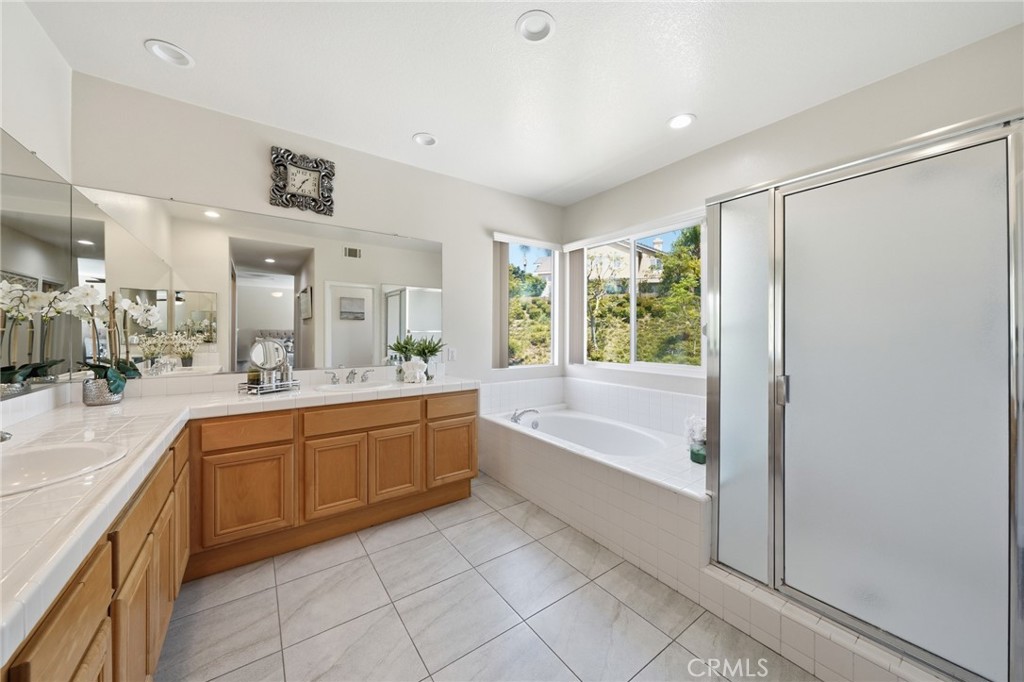16233 Fieldcrest Court Property Photo 20