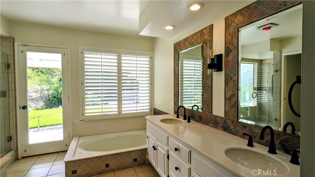 460 S Bridge View Property Photo 11