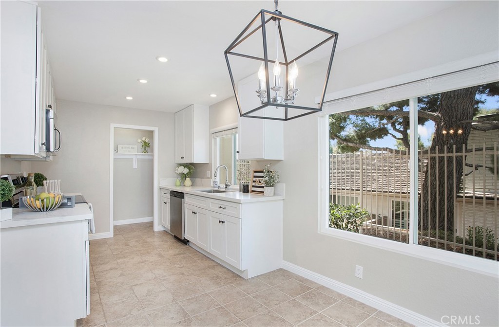 350 Mountain Court Property Photo 4