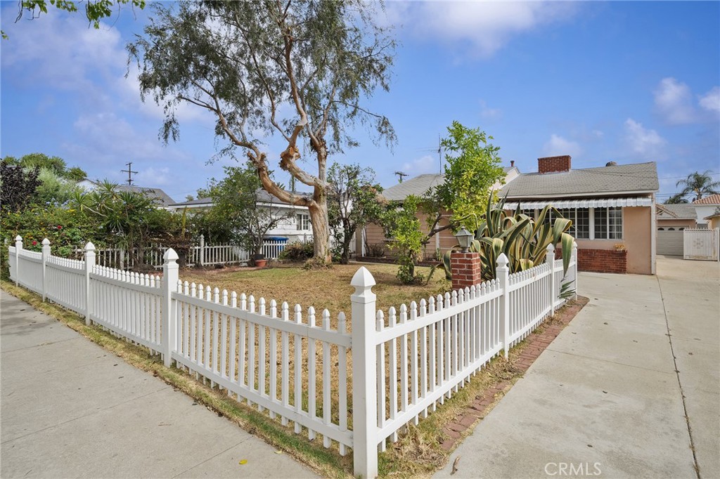 9319 Cecilia Property Photo 1