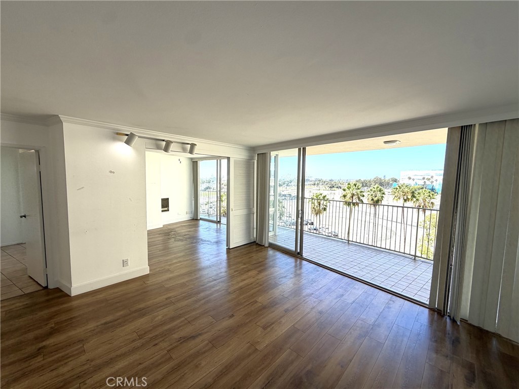 700 E Ocean 808 Property Photo 8