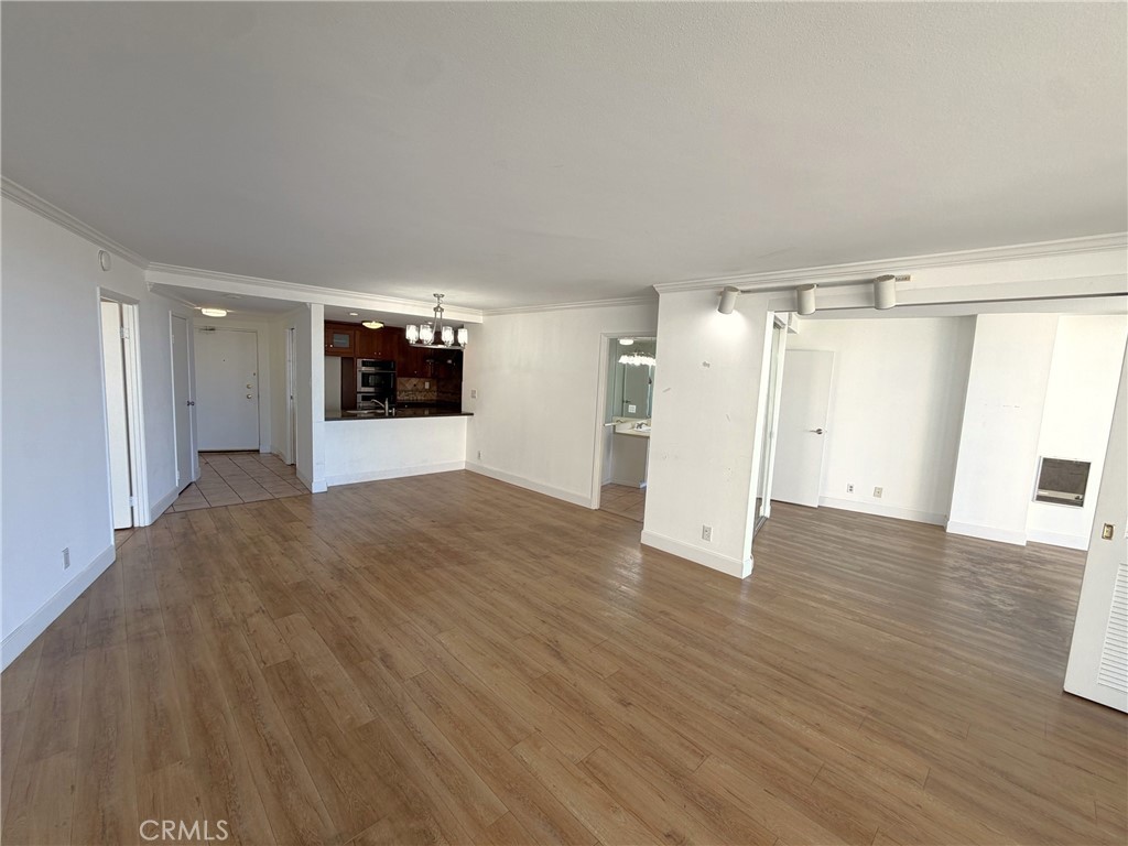 700 E Ocean 808 Property Photo 10