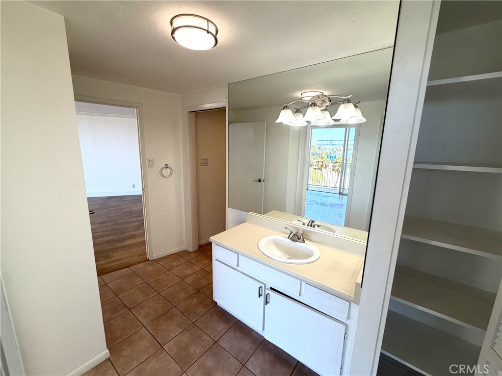 700 E Ocean 808 Property Photo 18
