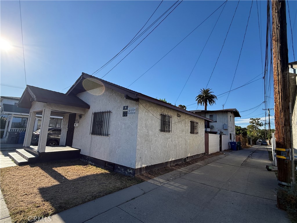 1045 E New York Property Photo 3
