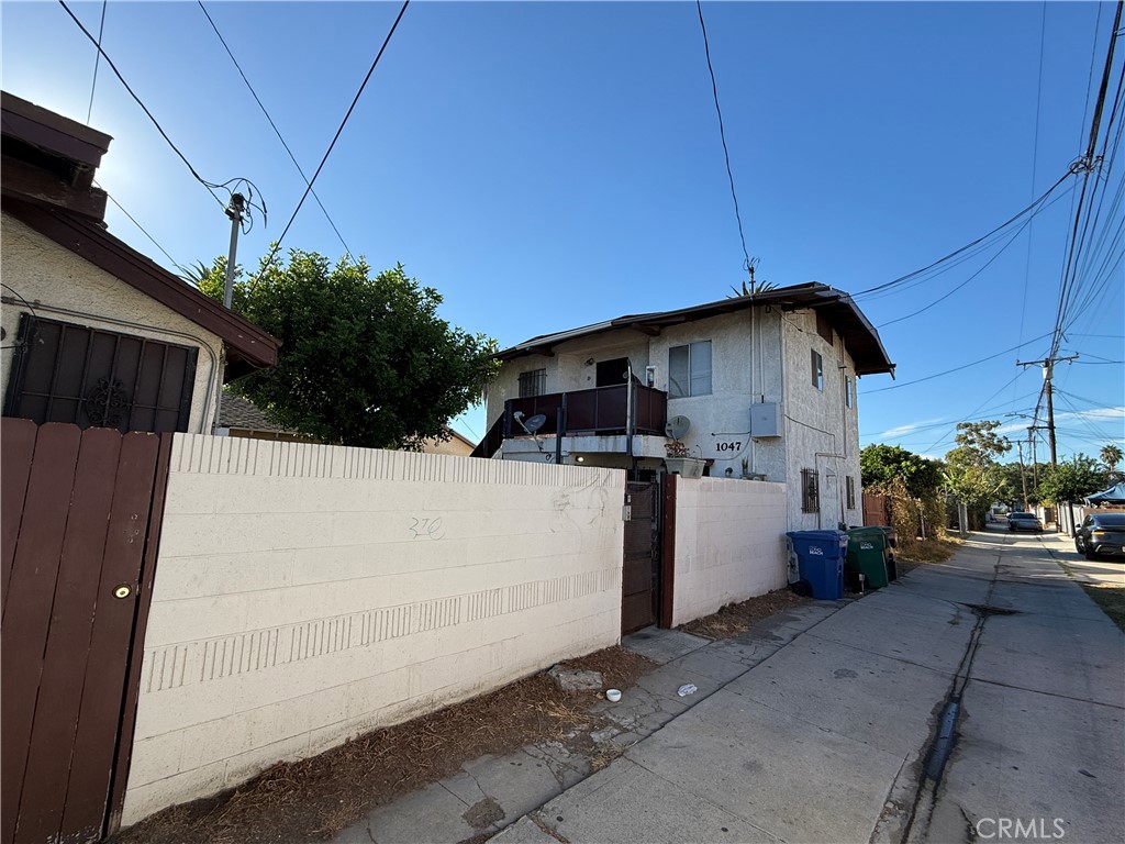 1045 E New York Property Photo 5