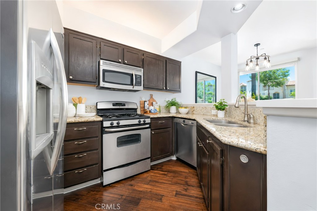 1804 Crescent Oak Property Photo 9