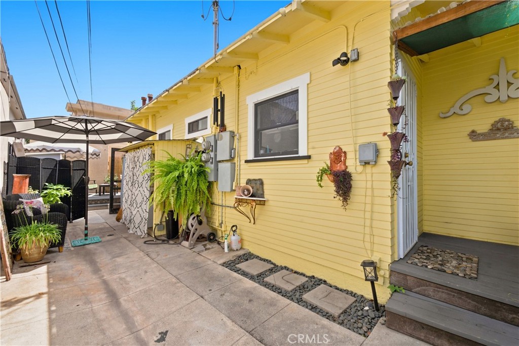 1915 E 3rd Property Photo 44