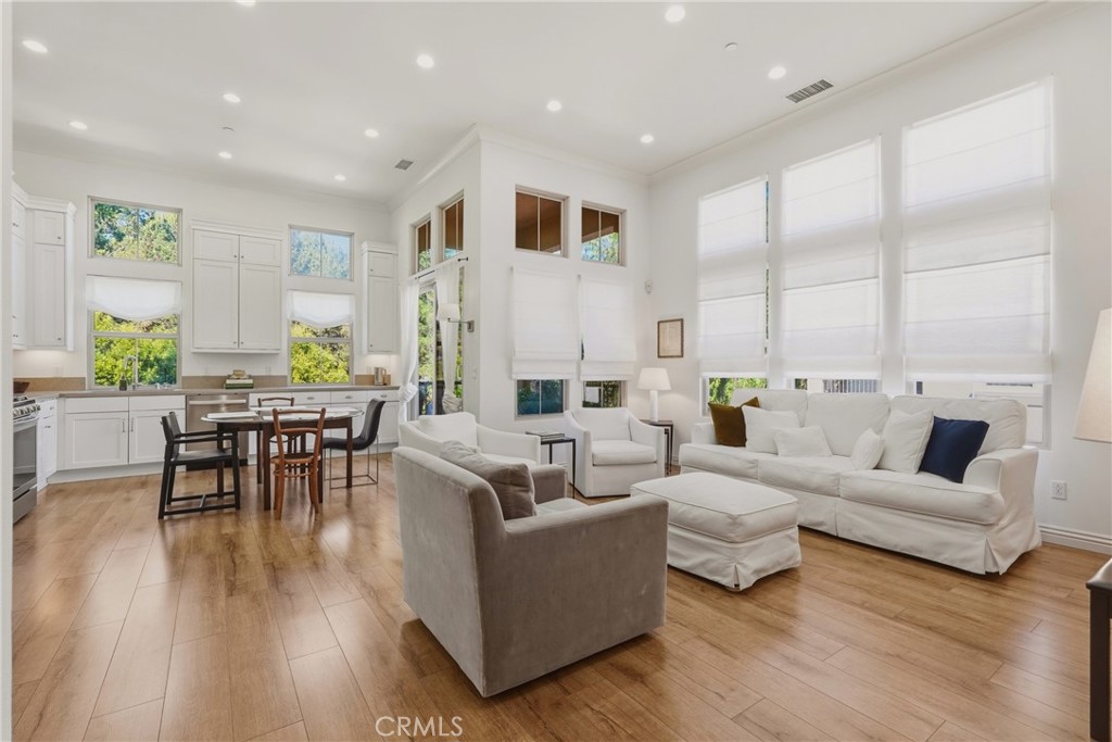 240 Mayfair Property Photo