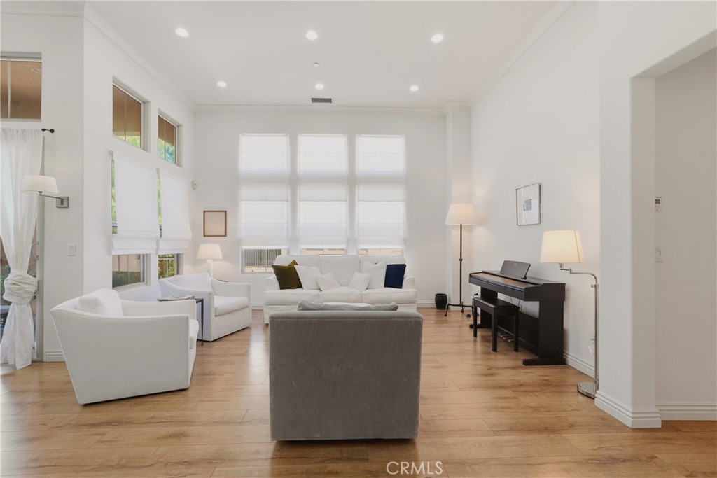 240 Mayfair Property Photo 2