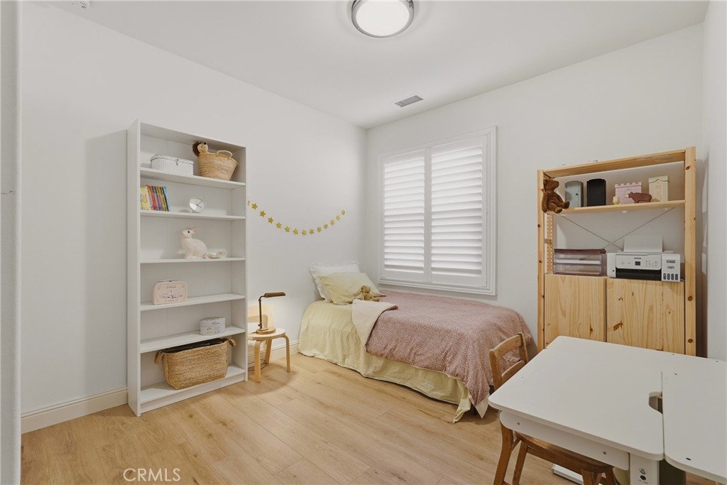 240 Mayfair Property Photo 7