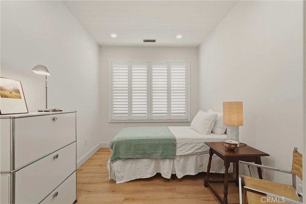 240 Mayfair Property Photo 8
