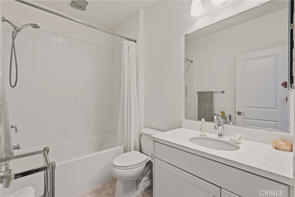 240 Mayfair Property Photo 9