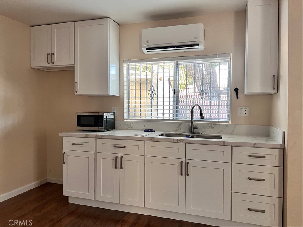 1404 Dawley Property Photo 3
