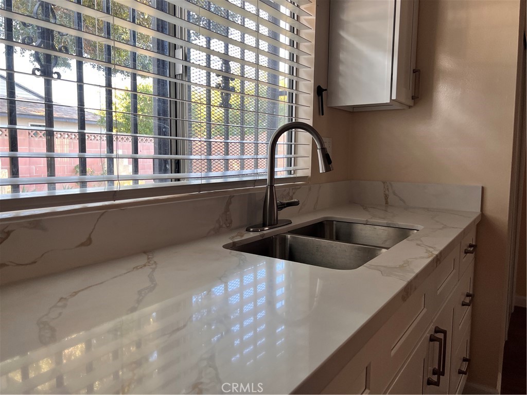 1404 Dawley Property Photo 4